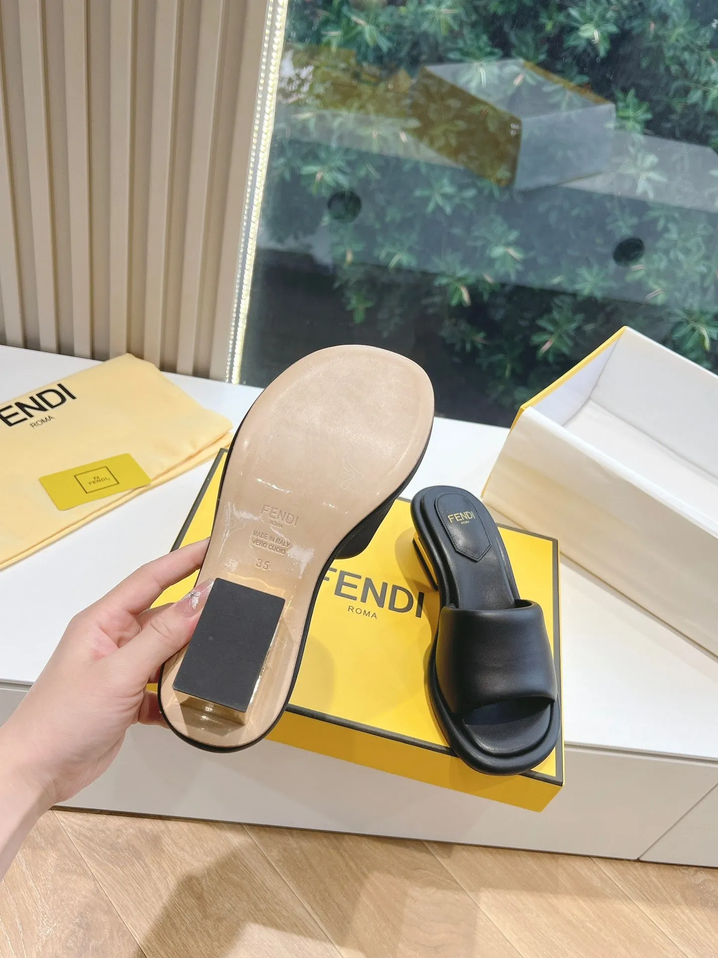 FF Baguette Slides Women 45 Nappa Leather Black