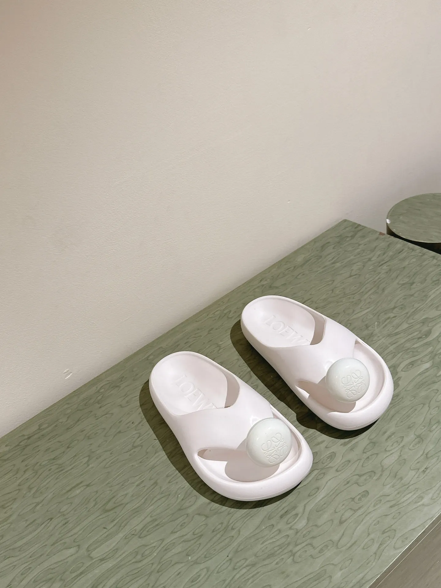 Loew Foam Slide White