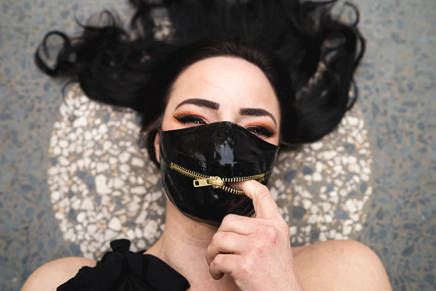 "Chelsea Smile" Latex Facemask with Inner Filter & Front Zipper